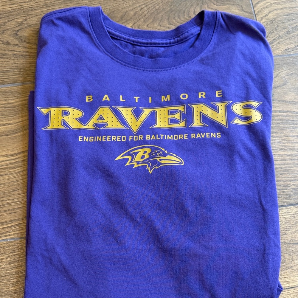 Nike Men’s Baltimore Ravens Purple Tee with Gold Logo Size- Large